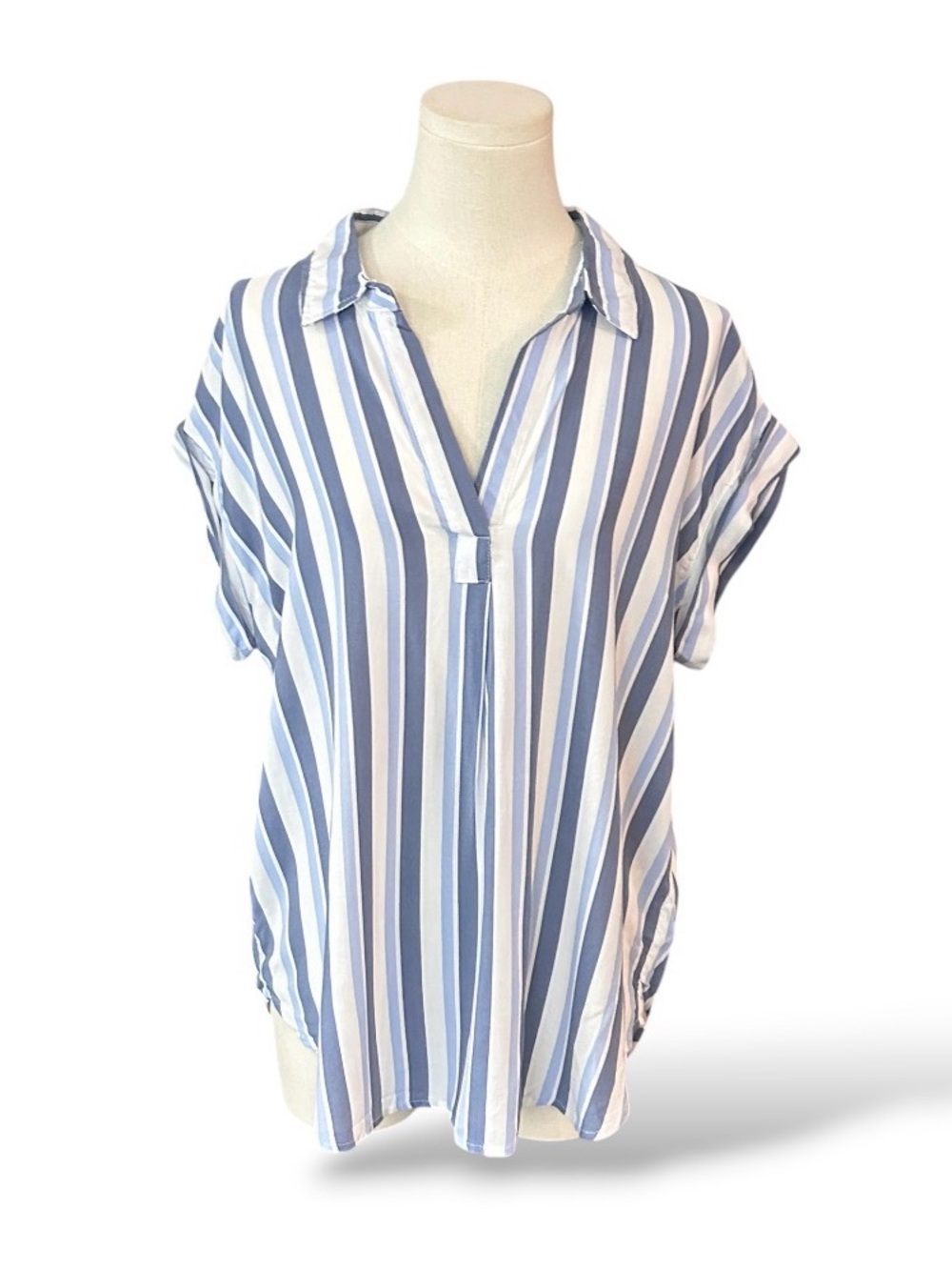 Alexander & Jordan Women’s size M Short Sleeve Striped Button Back Top. (H4)